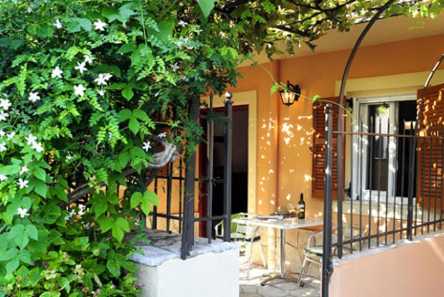 Foteini Apartment Agios Stefanos  Buitenkant foto